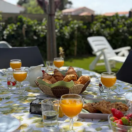 Garden House 3 Chambres, Parking Prive, 15min La Rochelle, 20min Ile De Re, Proche Golf De La Pree, Wifi, Vila
