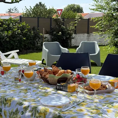 Garden House 3 Chambres, Parking Prive, 15min La Rochelle, 20min Ile De Re, Proche Golf De La Pree, Wifi, Vila *